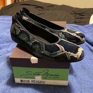 New Sesto Meucci Donnie Flats Blue Dakota Size 7.5